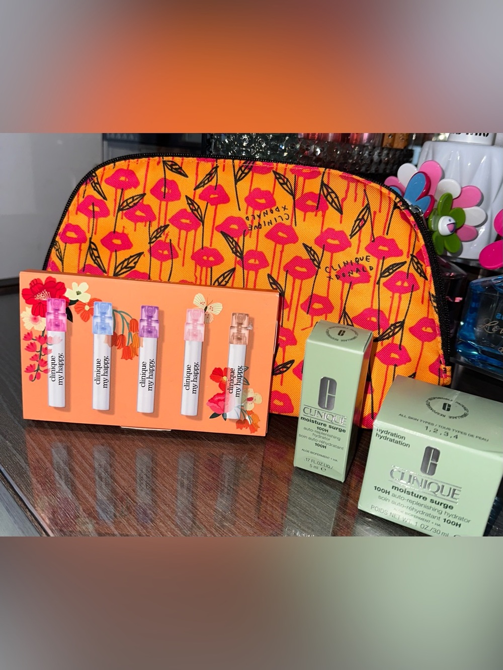 Clinique 8 Piece Skincare & Fragrance Set - Picture 5 of 9